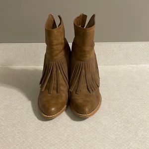 Very Volatile fringe boots size 9